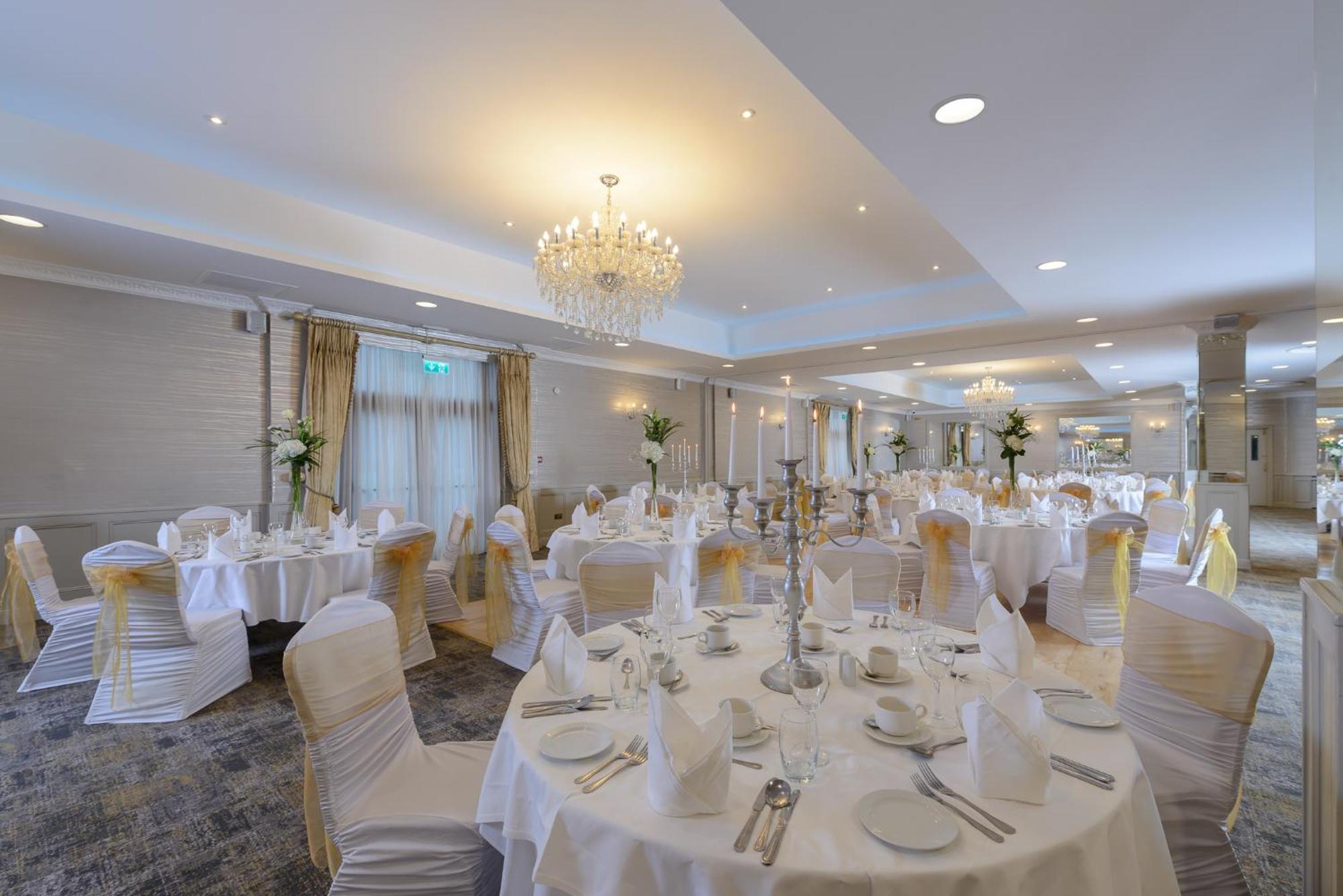 Hotel Clybaun 4*