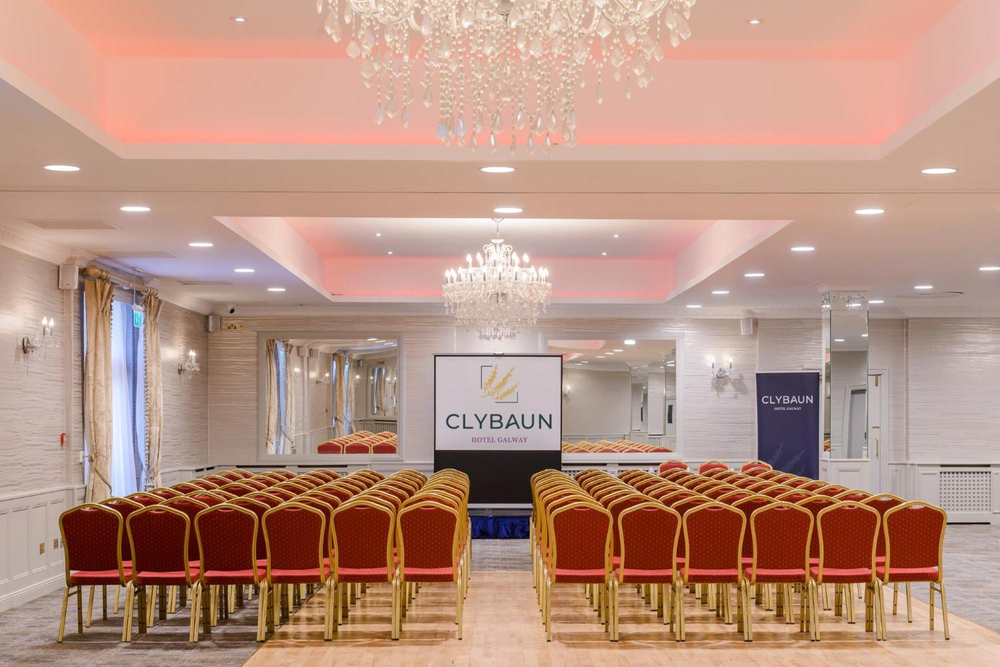 Hotel Clybaun 4*